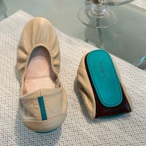 Women’s Tieks! Size 9, Leather, Ivory